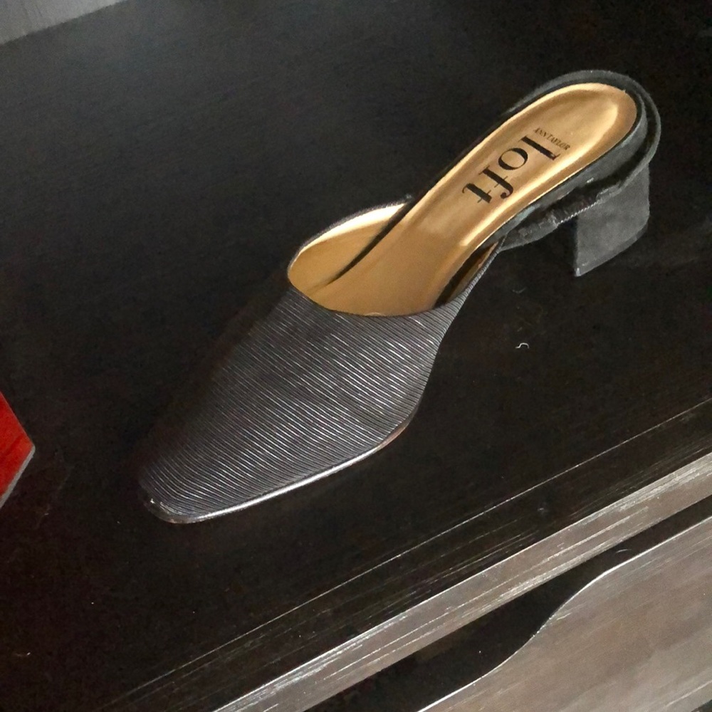 Black Loft heeled shoe. Can be worn as a sling back or mule.